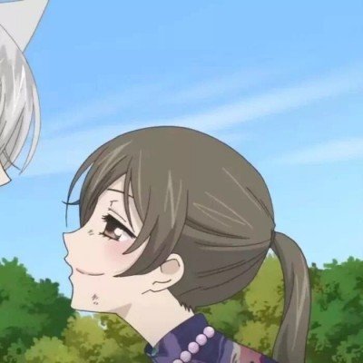 男子伸咸猪手被女老板扇飞眼镜